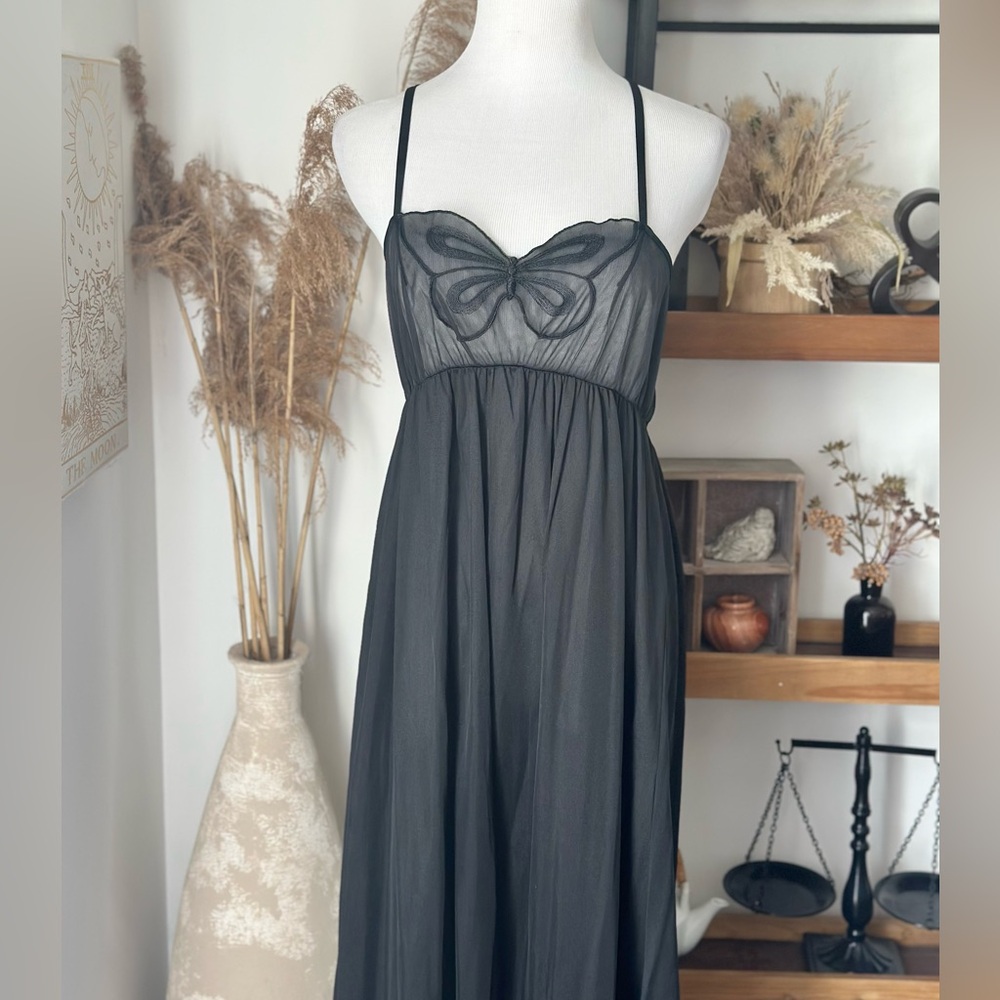 Vintage 70’s Beau Monde Size Large 100% Nylon Black Butterfly Nightgown Slip
